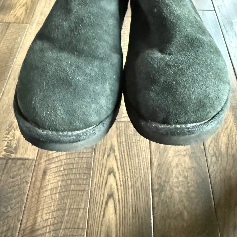 UGG Australia Classic Short Black Suede Shearling Boots Womens Size 10 5825
